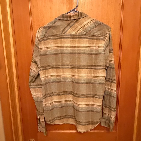 Patagonia Men’s 100% Organic Cotton Button Down Shirt - Picture 3 of 4